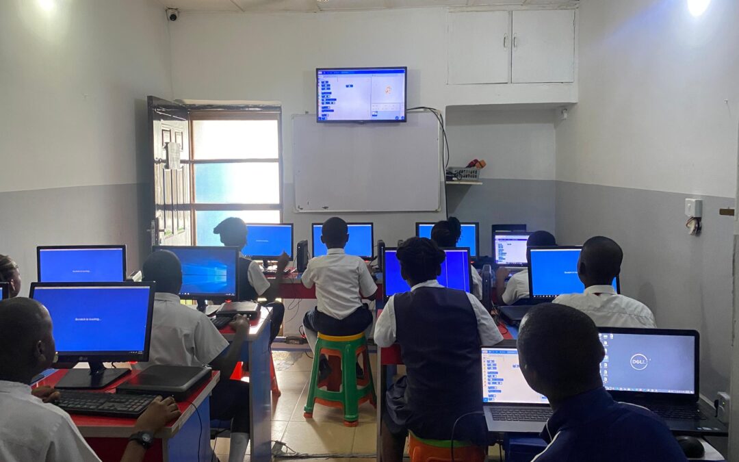 How Digitalization Transforms School Learning Environments